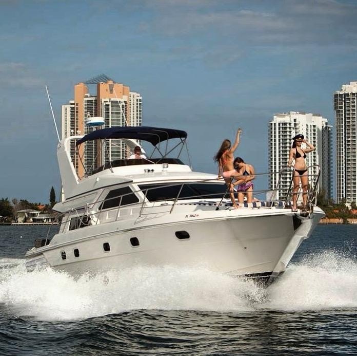 купити яхту