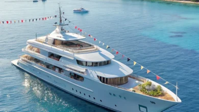 Листівка з яхтою і побажанням жити на повну до ювілею чоловіка.