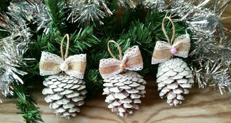 Дуже ефективно для святкового декору застосовувати природні матеріали